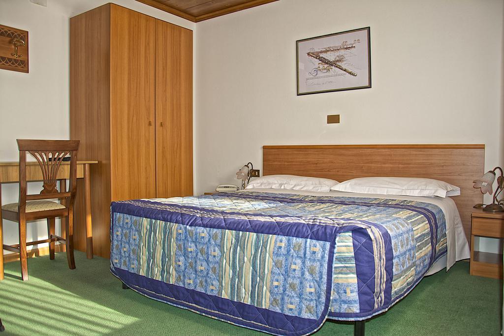 Albergo Ristorante Iris เอารอนโซ ดิ คาโดเร ภายนอก รูปภาพ