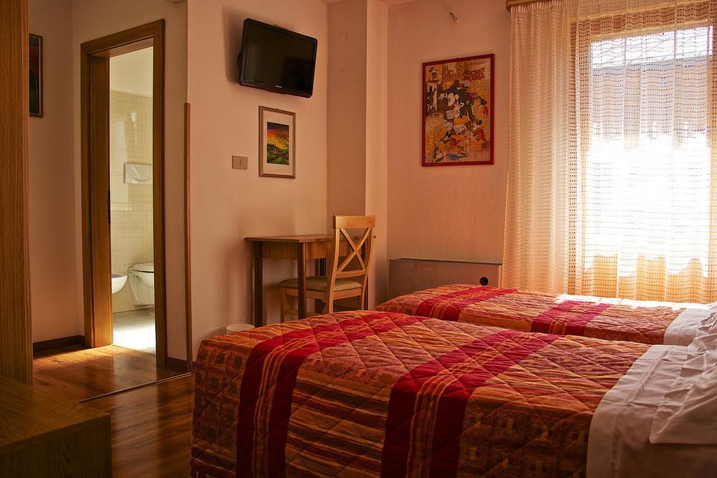 Albergo Ristorante Iris เอารอนโซ ดิ คาโดเร ภายนอก รูปภาพ